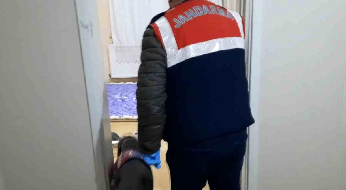 Aksaray\'da Uyuşturucu Ticaretine Operasyon: 3 Şüpheli Tutuklandı