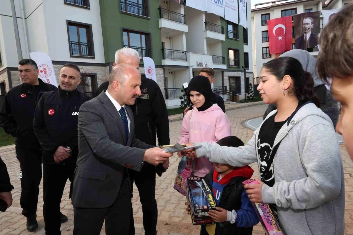 Adıyaman Valisi Osman Varol, kalıcı deprem konutlarında incelemelerde bulundu