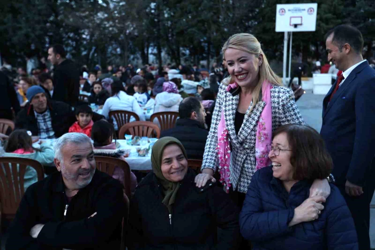 Merkezefendi Belediyesi Yenişehir Mahallesi\'nde Toplu İftar Programı Düzenledi