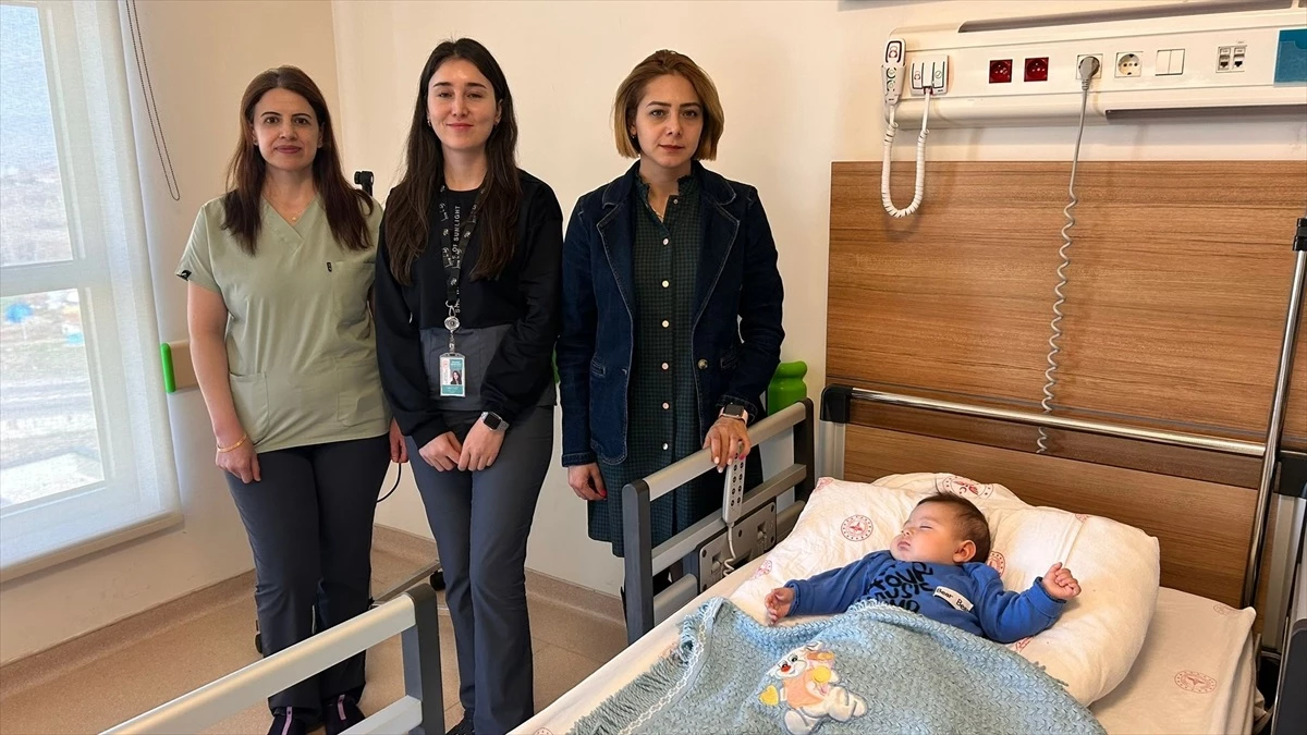 Eskişehir Şehir Hastanesi\'nde Bebek İçin Başarılı Piyeloplasti Ameliyatı