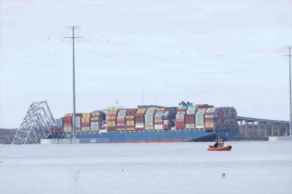 ABD'de kargo gemisi köprüye çarptı, 7 kişi kayboldu