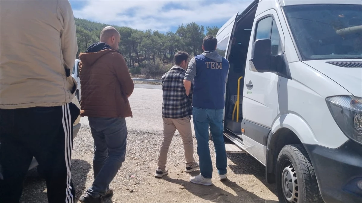 Afyonkarahisar\'da 9 düzensiz göçmen yakalandı