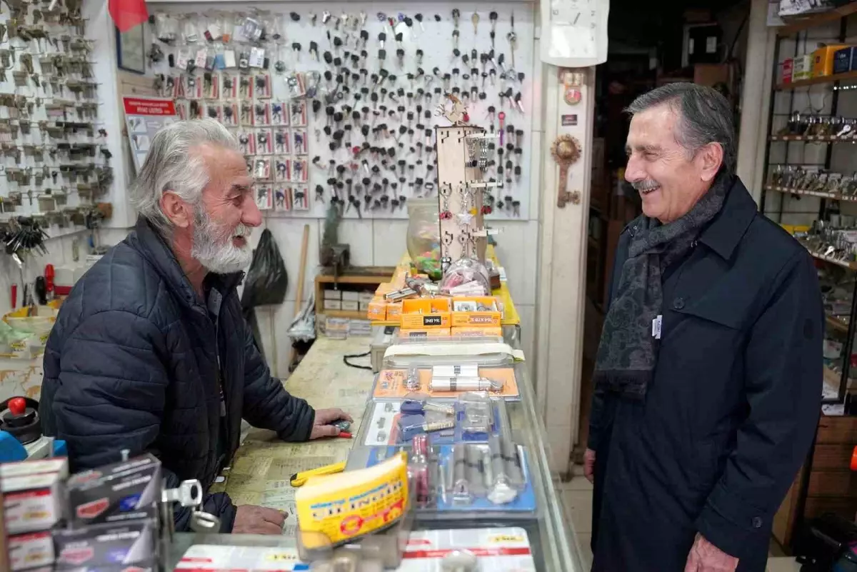 Tepebaşı Belediye Başkanı Ahmet Ataç, Cengiz Topel Caddesi\'ndeki Esnafları Ziyaret Etti