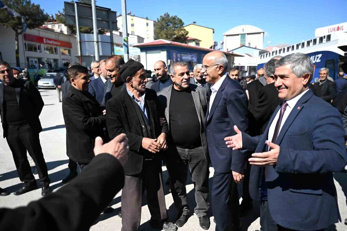 AK Parti Malatya Büyükşehir Belediye Başkan Adayı Sami Er Arapgir\'i Ziyaret Etti