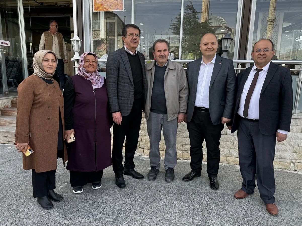AK Parti Genel Başkan Yardımcısı Nihat Zeybekci, Gölhisar\'da belediyecilik anlayışını açıkladı