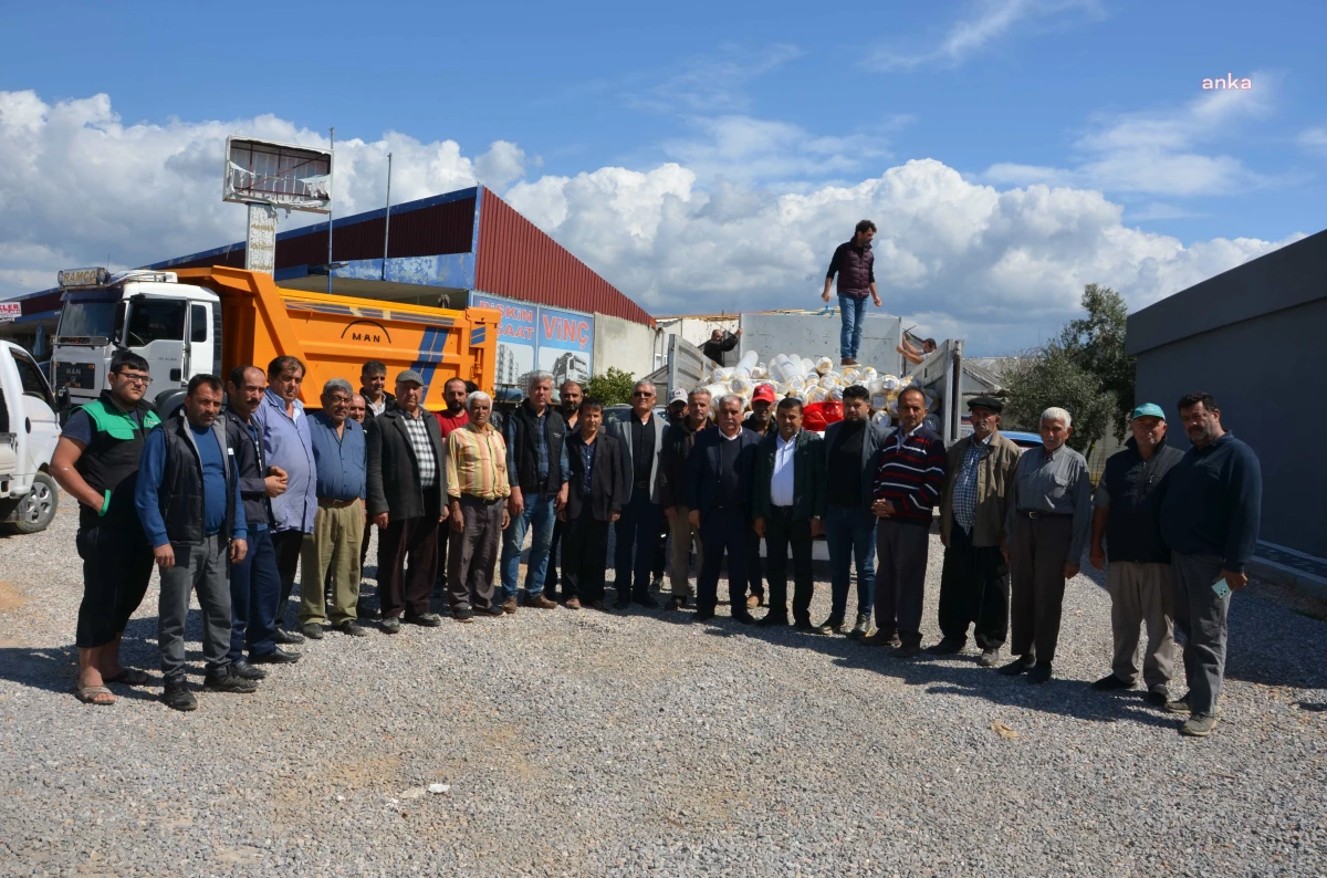 Antalya Büyükşehir Belediyesi, hortum zararı gören üreticilere naylon desteği sağladı