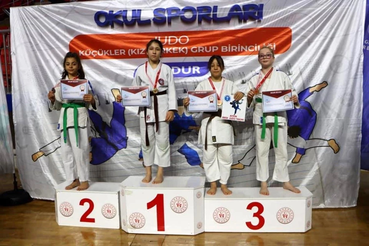 Aydınlı judocular Burdur\'da büyük başarı elde etti