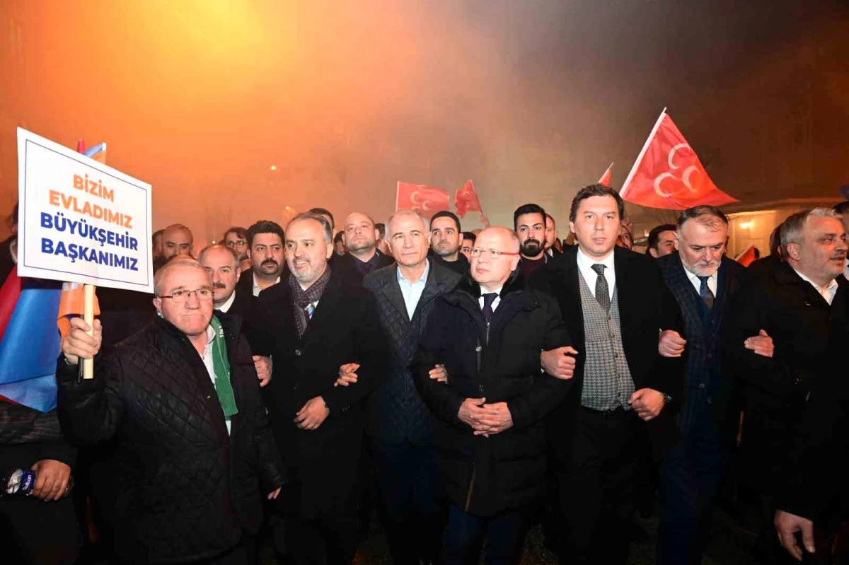 Bursa Büyükşehir Belediye Başkanı Alinur Aktaş, İnegöl\'de vatandaşlarla buluştu