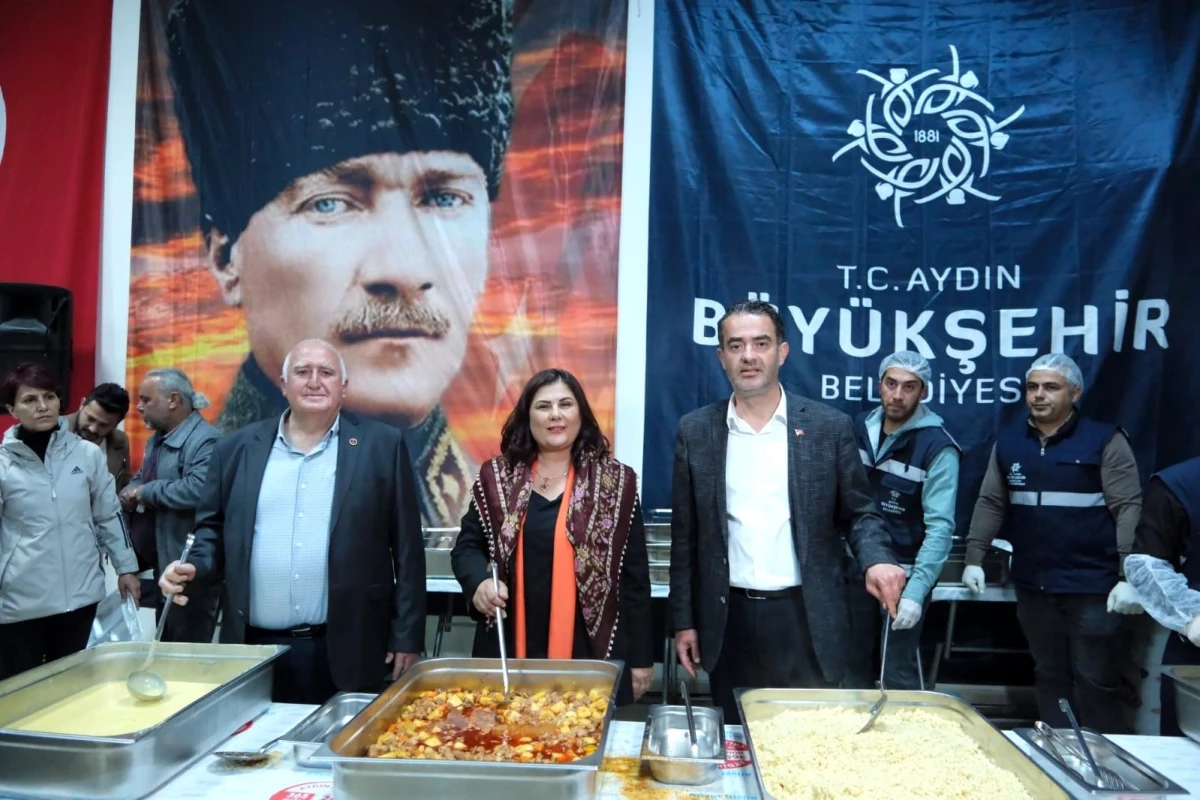 Aydın Büyükşehir Belediye Başkanı Özlem Çerçioğlu Vatandaşlarla İftarda Buluştu