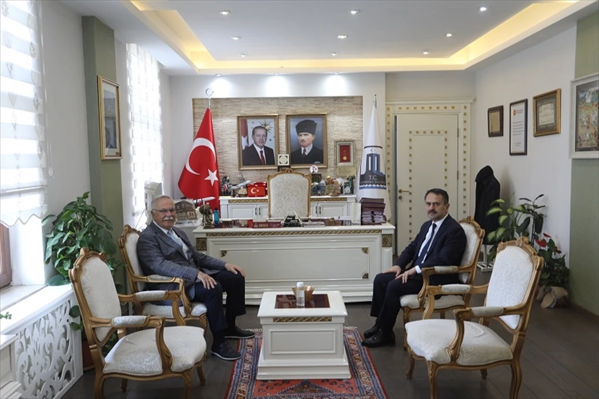 Çanakkale Belediye Başkanı Ülgür Gökhan, Vali İlhami Aktaş\'a veda ziyaretinde bulundu