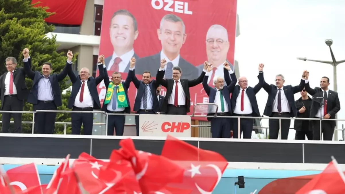 CHP\'nin Balıkesir Edremit mitinginde ezan gafı: Ne zaman okunuyor, ben zayıfım bu konuda