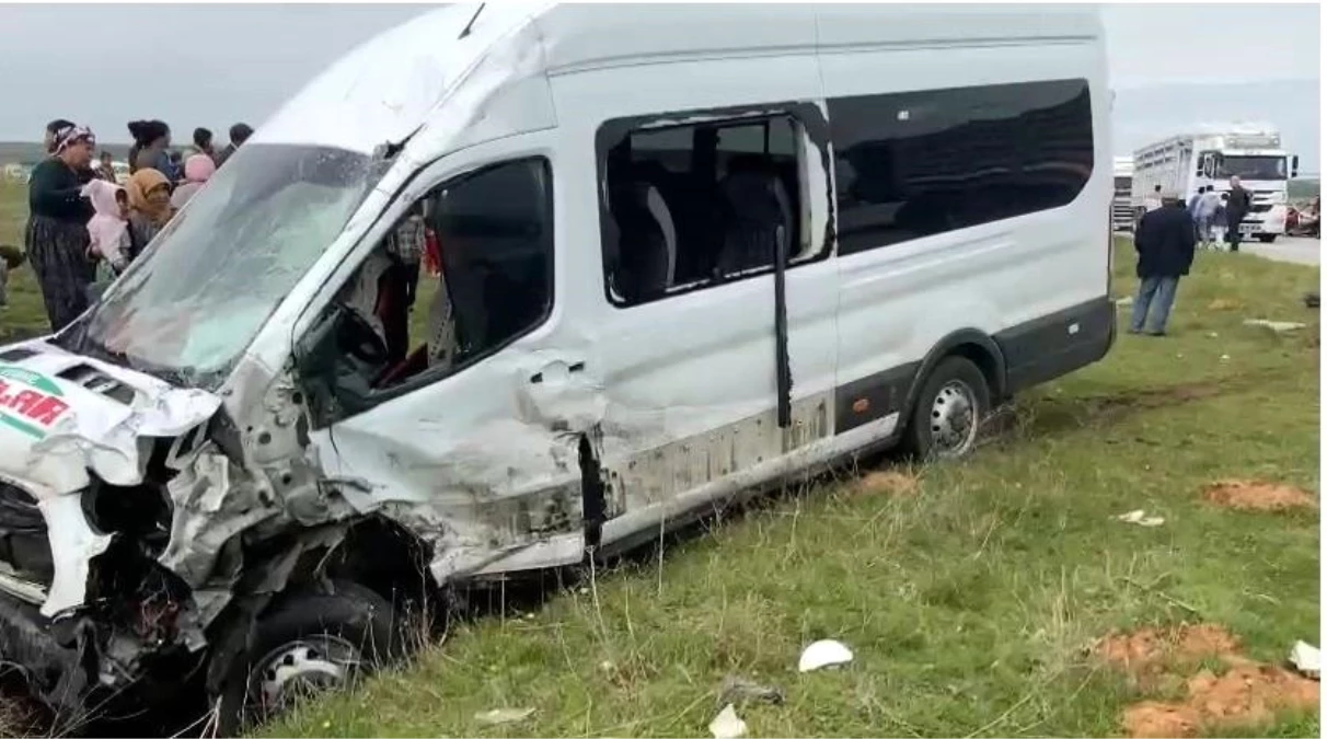 Edirne\'de minibüs ile traktör çarpışması: 1 ölü, 3 yaralı