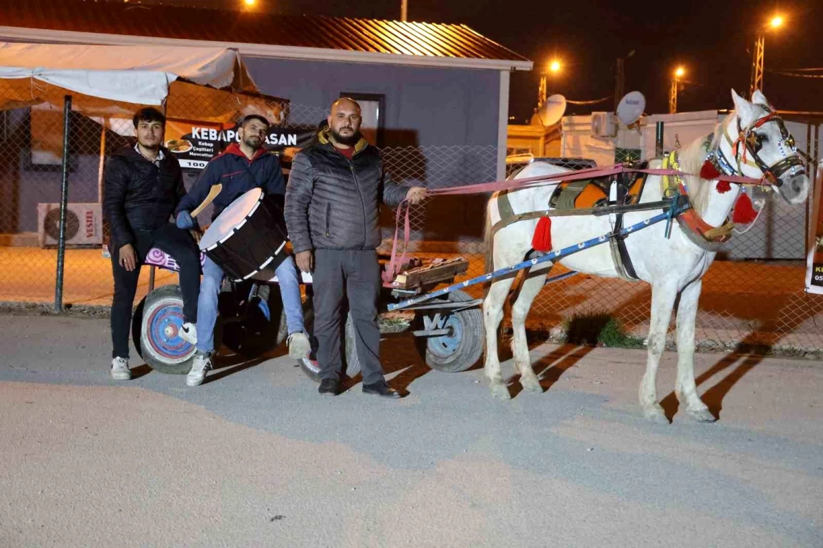 Hatay\'da Deprem Sonrası Ramazan Davulculuğu Devam Ediyor