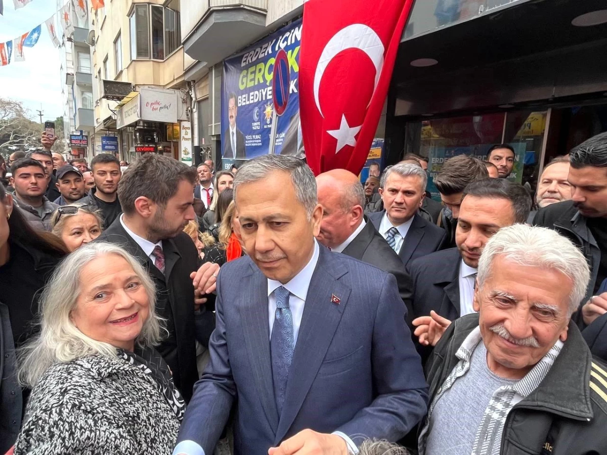 İçişleri Bakanı Ali Yerlikaya, Erdek\'te seçim ofisi açılışına katıldı