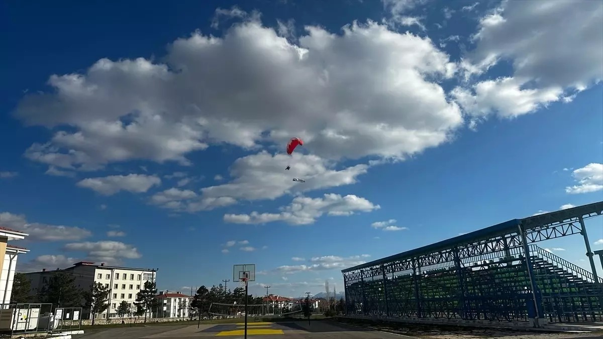 Isparta Belediye Başkan Adayı Süleyman Yalvaç, Paramotorla Seçim Kampanyası Yürütüyor