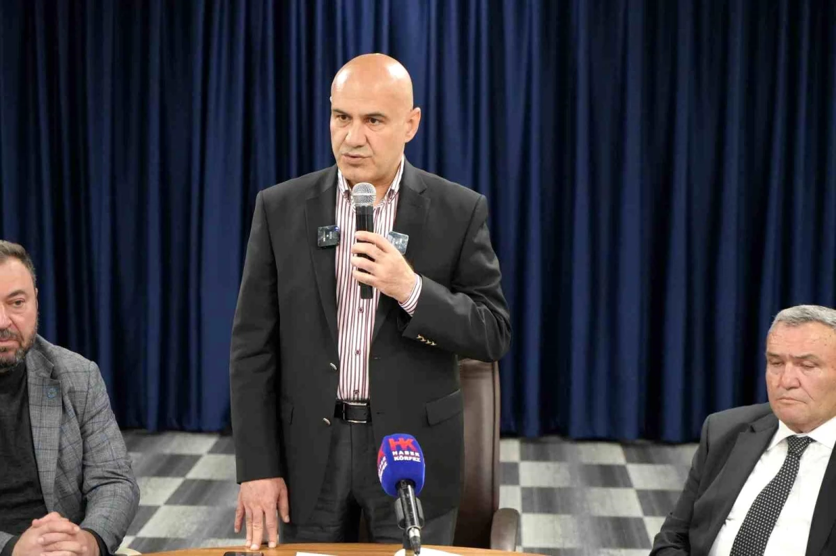 İYİ Parti Balıkesir Büyükşehir Belediye Başkanı Adayı Turhan Çömez\'den CHP\'ye eleştiri
