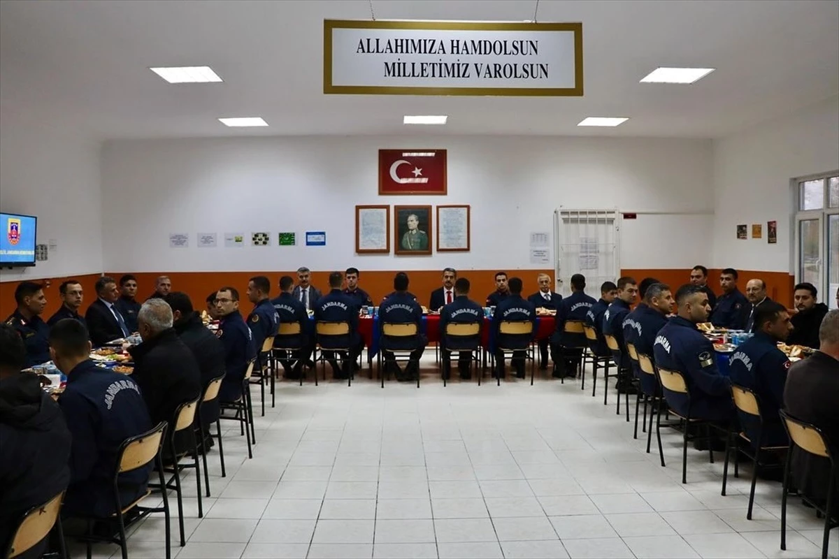 Kırklareli Valisi Birol Ekici, jandarma personeli ile iftar programında bir araya geldi