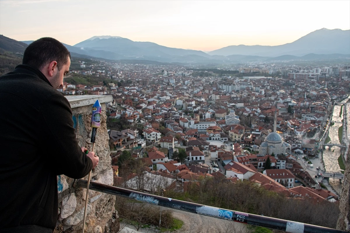Kosova\'da Ramazan Geleneği: İftar Topu Atma