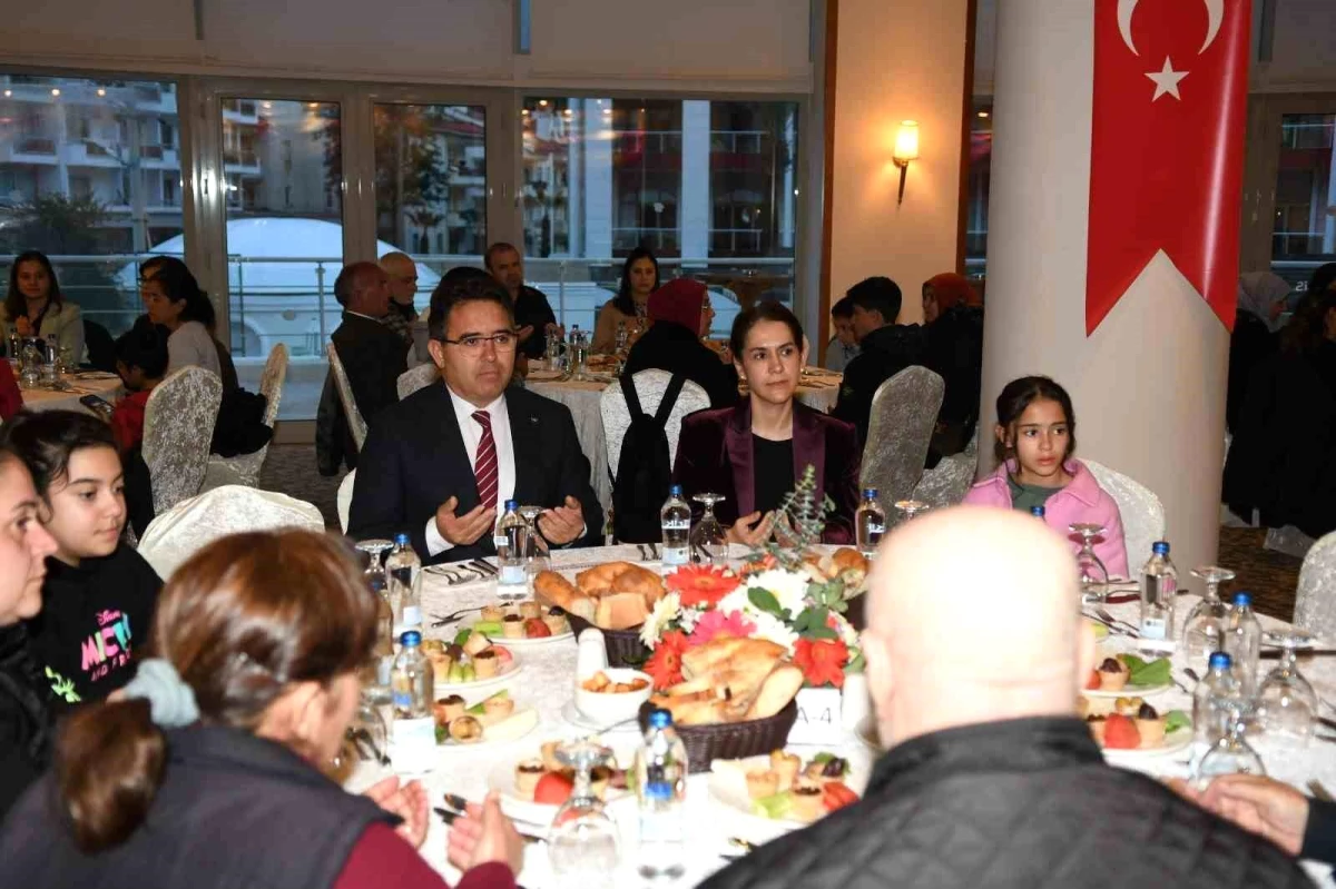 Marmaris\'te Dünya Yetimler Günü\'nde iftar programı düzenlendi