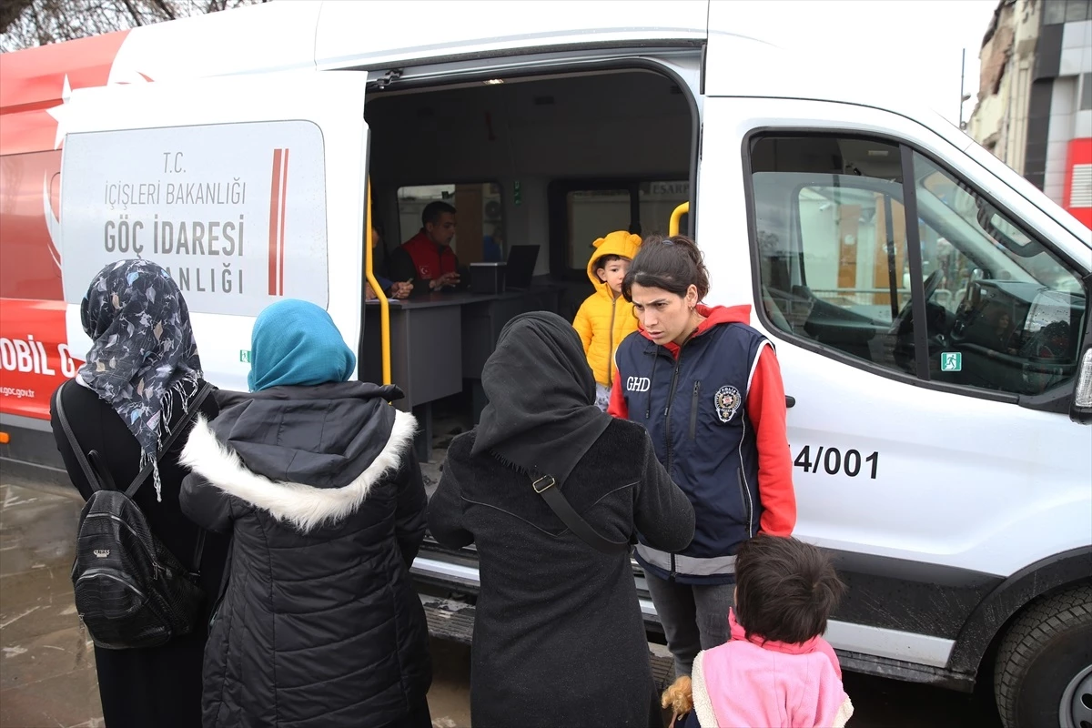 Malatya\'da Mobil Göç Noktası aracında 151 düzensiz göçmen tespit edildi