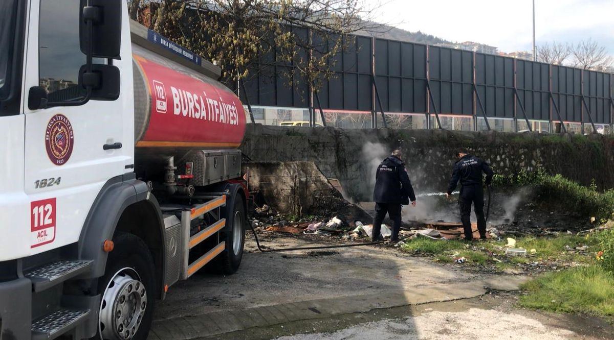 Bursa\'da Ot Yangınında İtfaiye Ekipleri Müdahale Etti