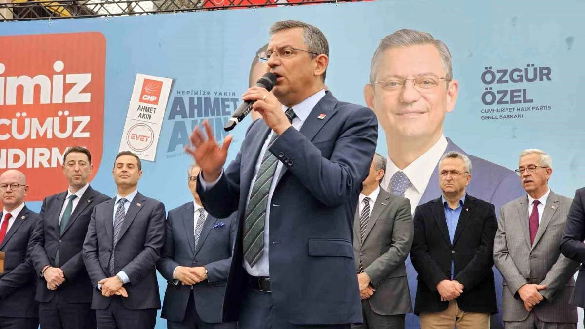 CHP Genel Başkanı Özgür Özel, İYİ Parti\'ye yüklenerek oy istedi
