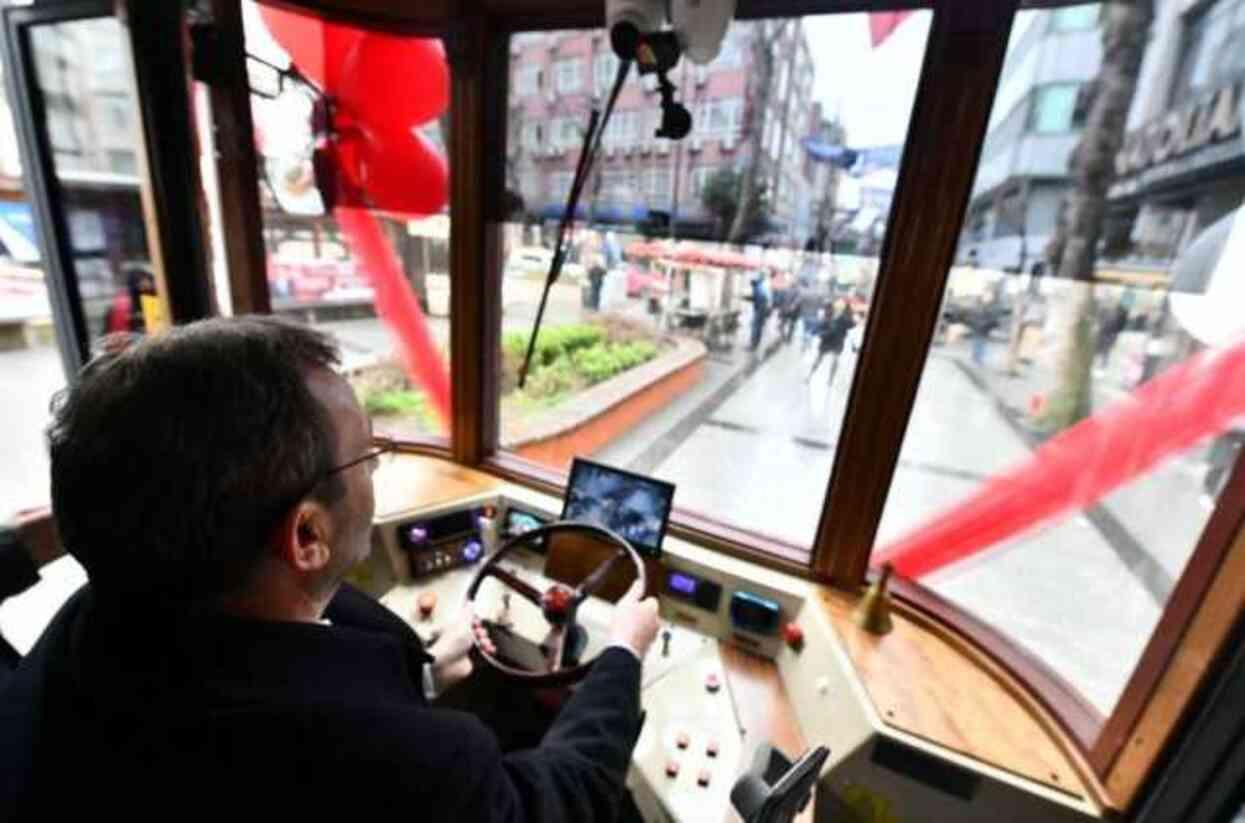 Pendik Belediyesi, güneş enerjisiyle çalışan nostaljik tramvayı hizmete sundu