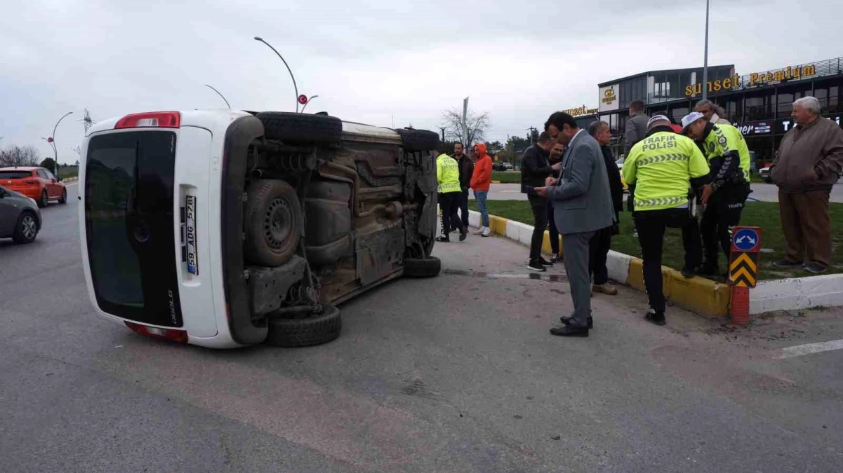 Edirne\'de otomobille çarpışan araç devrildi, 1 kişi yaralandı