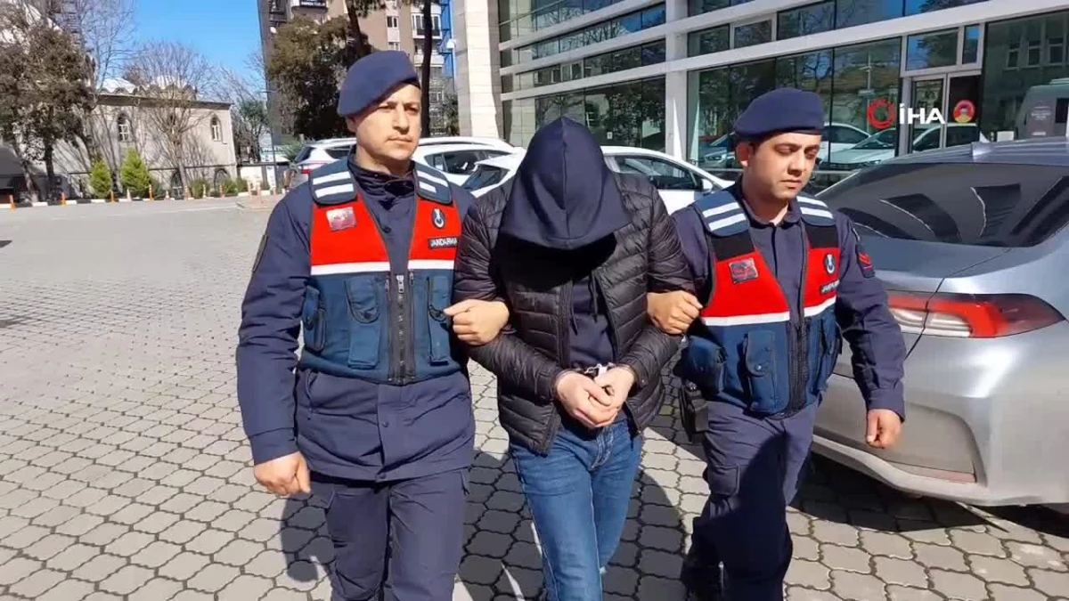 Samsun\'da 1\'i kadın 2 kişiye uyuşturucu ticaretinden gözaltı