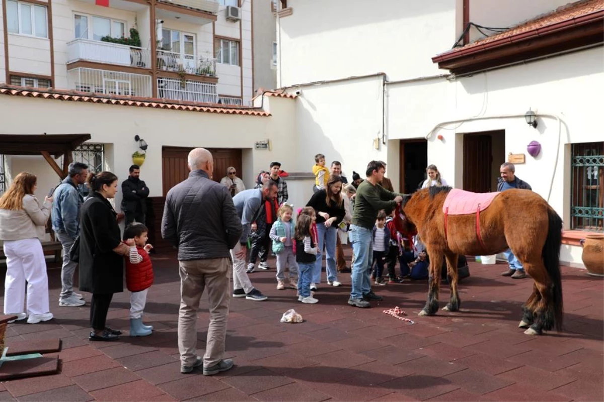 Şehzadeler Belediyesi Çocuk Kültür Sanat Merkezi ve Kreşi\'nden çocuklara hayvan sevgisi etkinliği