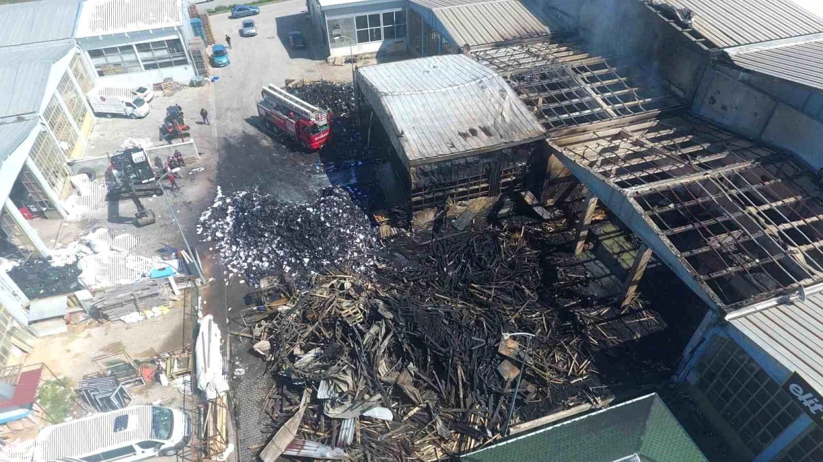 Sinop Küçük Sanayi Sitesi\'nde Yangın: 6 İşletme Zarar Gördü