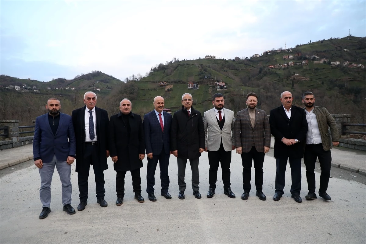 Ulaştırma Bakanı Uraloğlu, Çamlıhemşin yolunun ihalesini yaptıklarını ve çalışmalara başladıklarını açıkladı