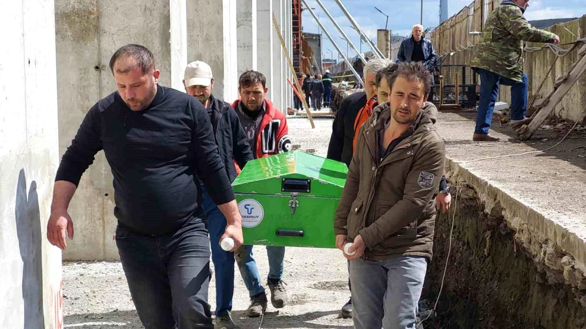 Samsun\'da İnşaatta Yüksekten Düşen İşçi Hayatını Kaybetti