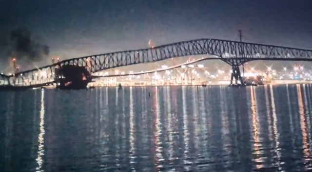 ABD'de yük gemisi çarpması sonucu köprü yıkıldı, 2 kişi kurtarıldı