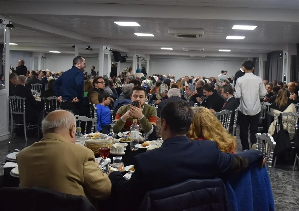 AK Parti Karabük Belediye Başkan Adayı Özkan Çetinkaya, Vatandaşlarla İftar Programında Buluştu