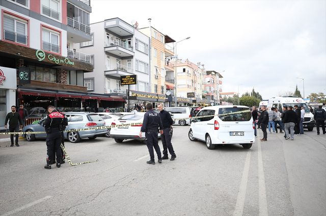 Antalya'da kafede çıkan silahlı çatışmada 7 kişi yaralandı Antalya'da kafede çıkan silahlı çatışmada 7 kişi yaralandı