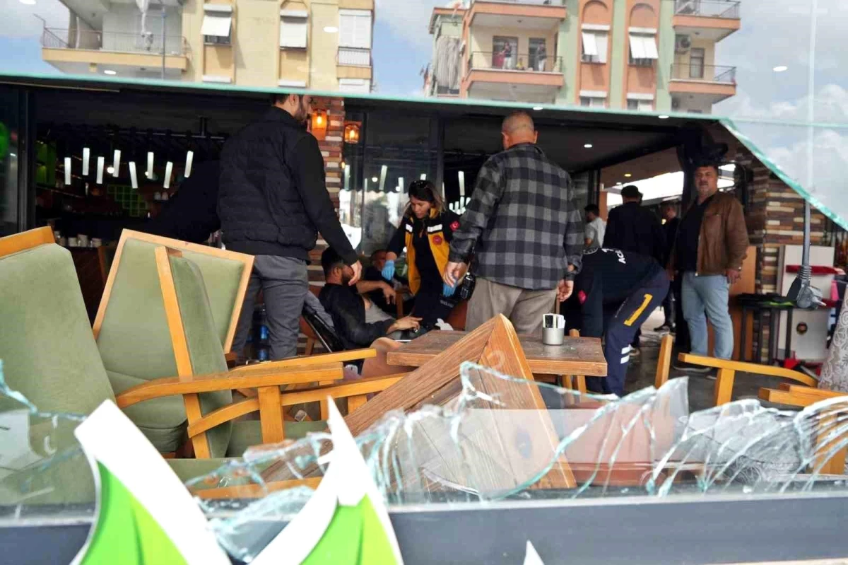 Antalya\'da Alacak Verecek Tartışmasında 14 Kişi Yaralandı