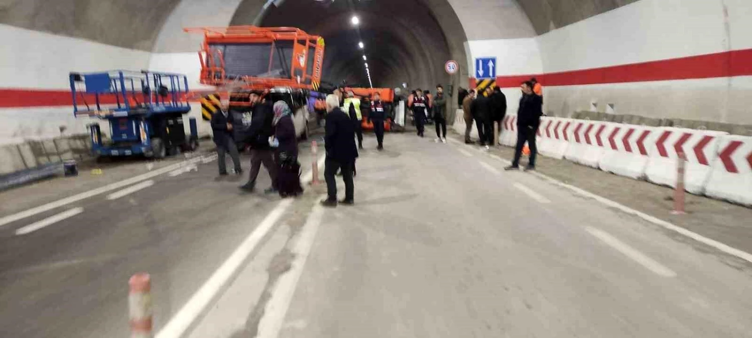 Artvin\'de Tünel İçinde Kaza: 7 Kişi Yaralandı