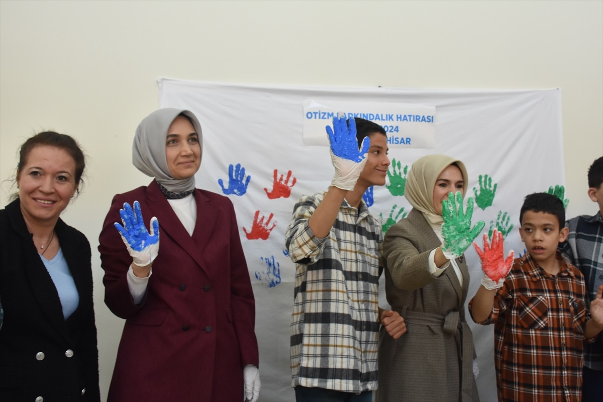 Aile ve Sosyal Hizmetler Bakanı, Otizmli Bireyler ve Aileleri İçin Sosyal Hizmet Danışmanlığı Modelini Tanıttı