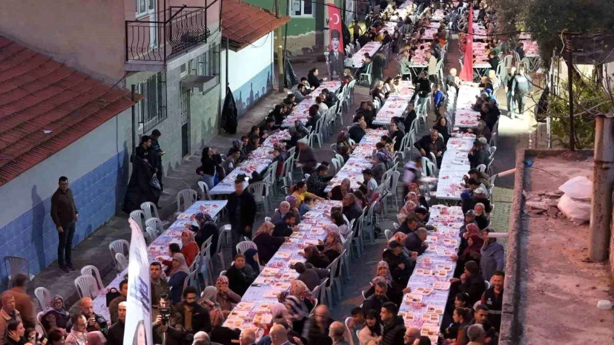 Aydın Büyükşehir Belediyesi Ramazan Sofraları Kurmaya Devam Ediyor