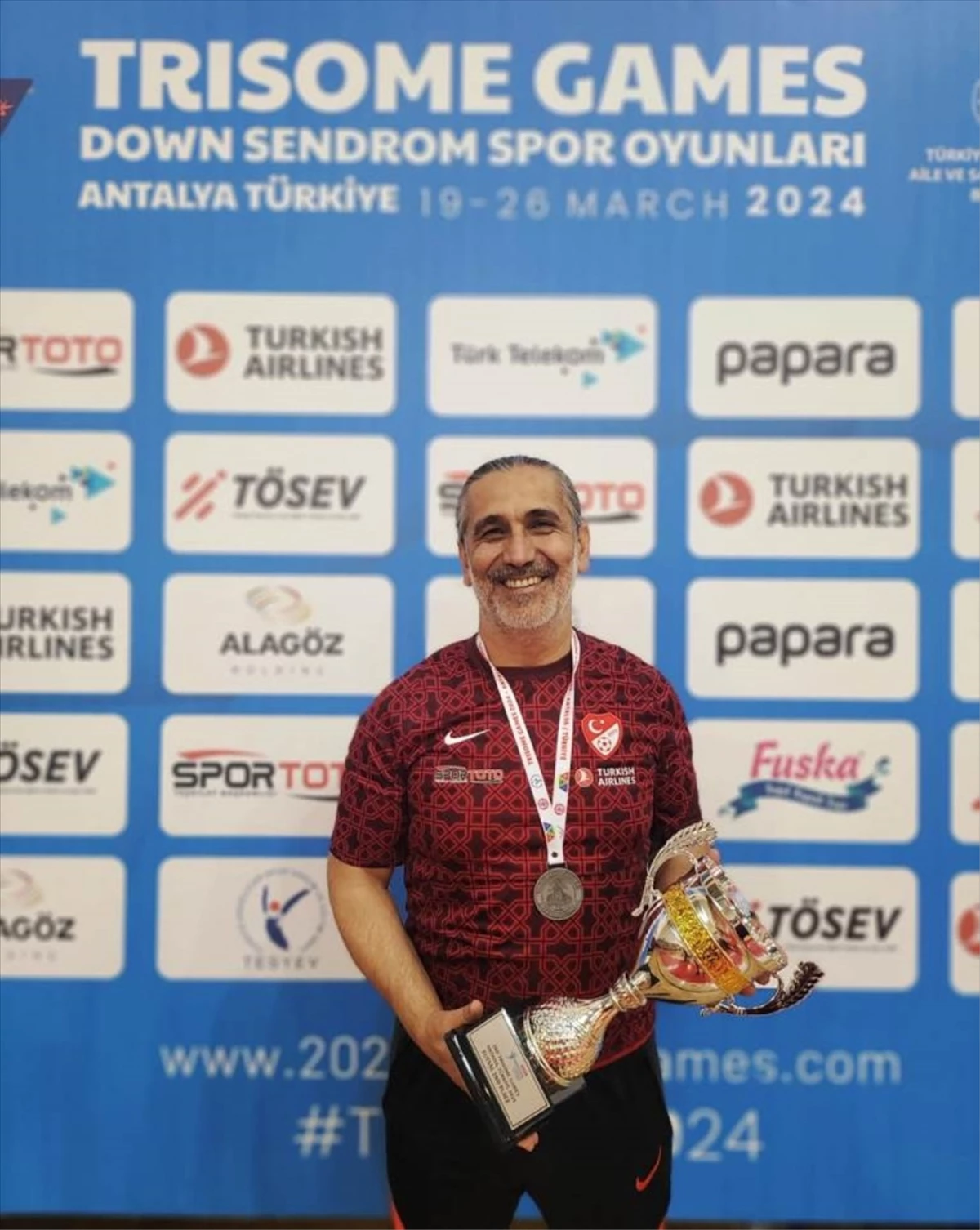 Kocasinan Belediye Başkanı Ahmet Çolakbayrakdar, Türkiye Down Futsal Milli Takımı\'nı tebrik etti