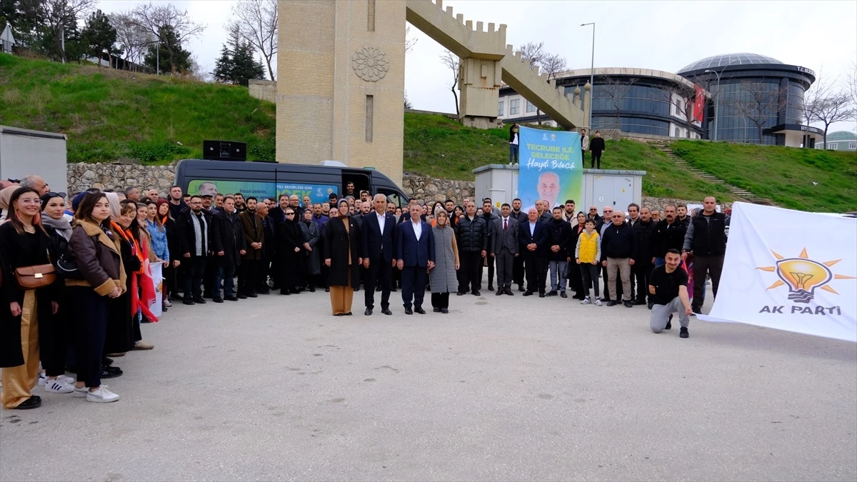AK Parti Bilecik Belediye Başkan Adayı Mustafa Yaman Hürriyet Mahallesi\'nde Vatandaşlarla Buluştu