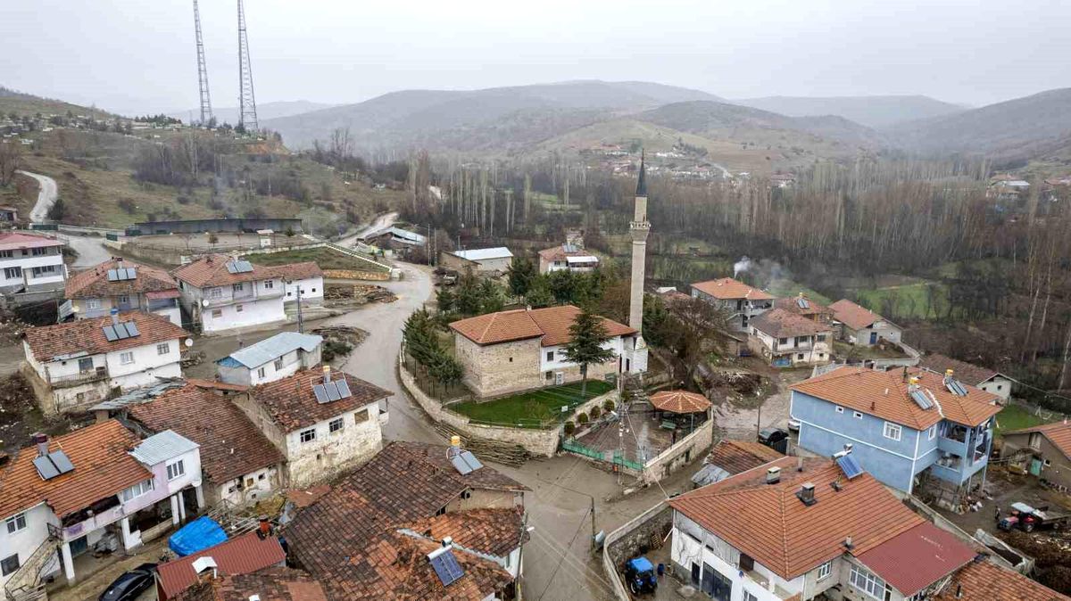 Tokat\'ta bulunan 8 asırlık Malum Seyit Cami, Türkiye\'de beşik sırtı modeli ile yapılan 3 camiden biri