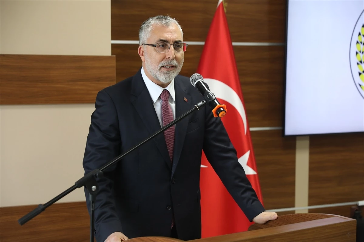 Çalışma ve Sosyal Güvenlik Bakanı Vedat Işıkhan: \'AK Parti döneminde SGK tarafından ödenen ilaç sayısı 3 katına çıktı\'