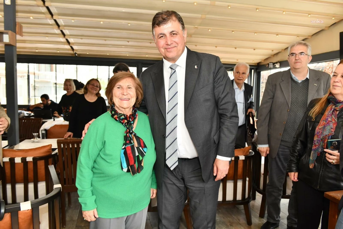 CHP İzmir Büyükşehir Belediye Başkan Adayı Cemil Tugay, İnönü Lisesi Mezunlar ve Öğretmenler Buluşması\'nda
