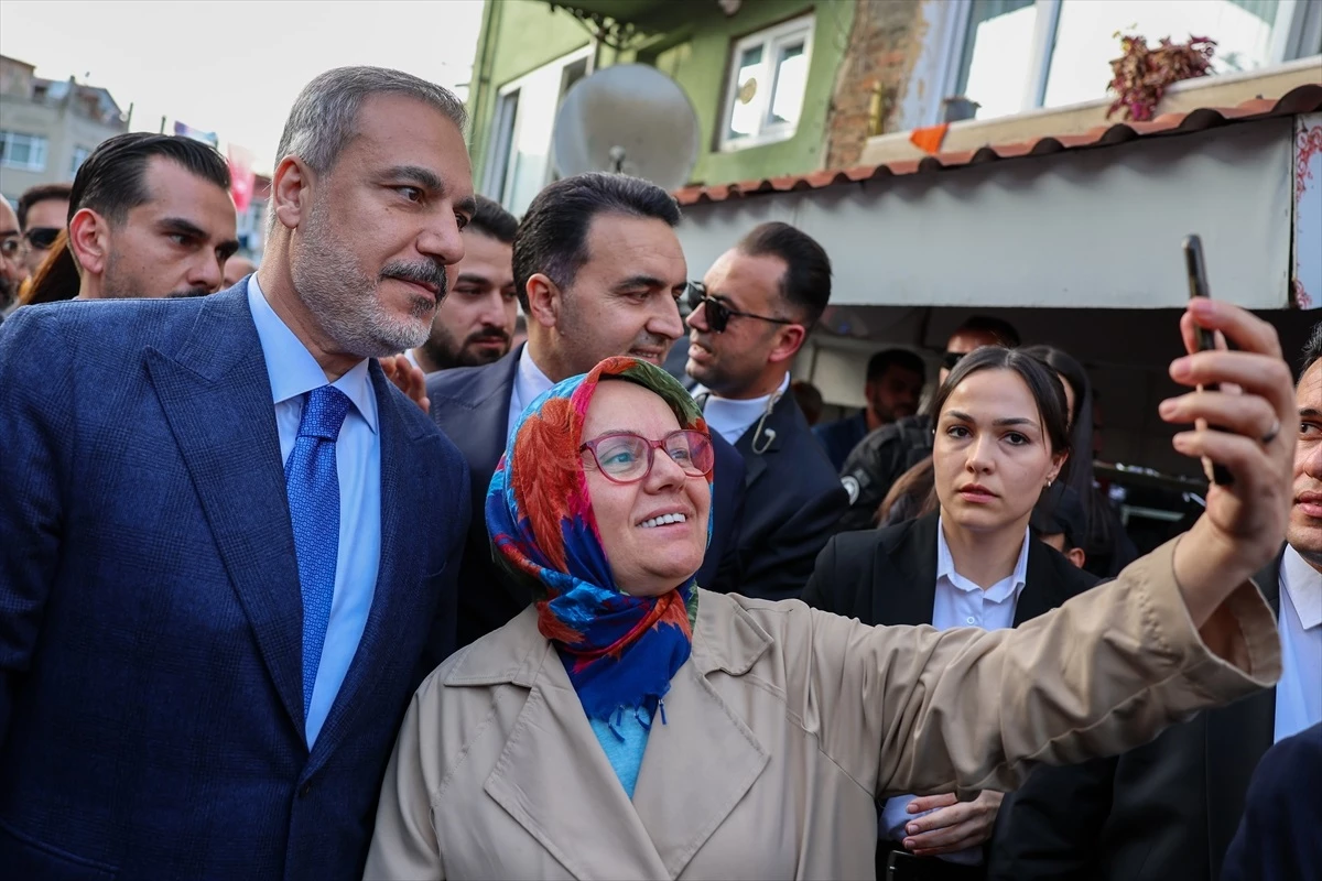 Dışişleri Bakanı Hakan Fidan, İstanbul\'da vatandaşlarla buluştu