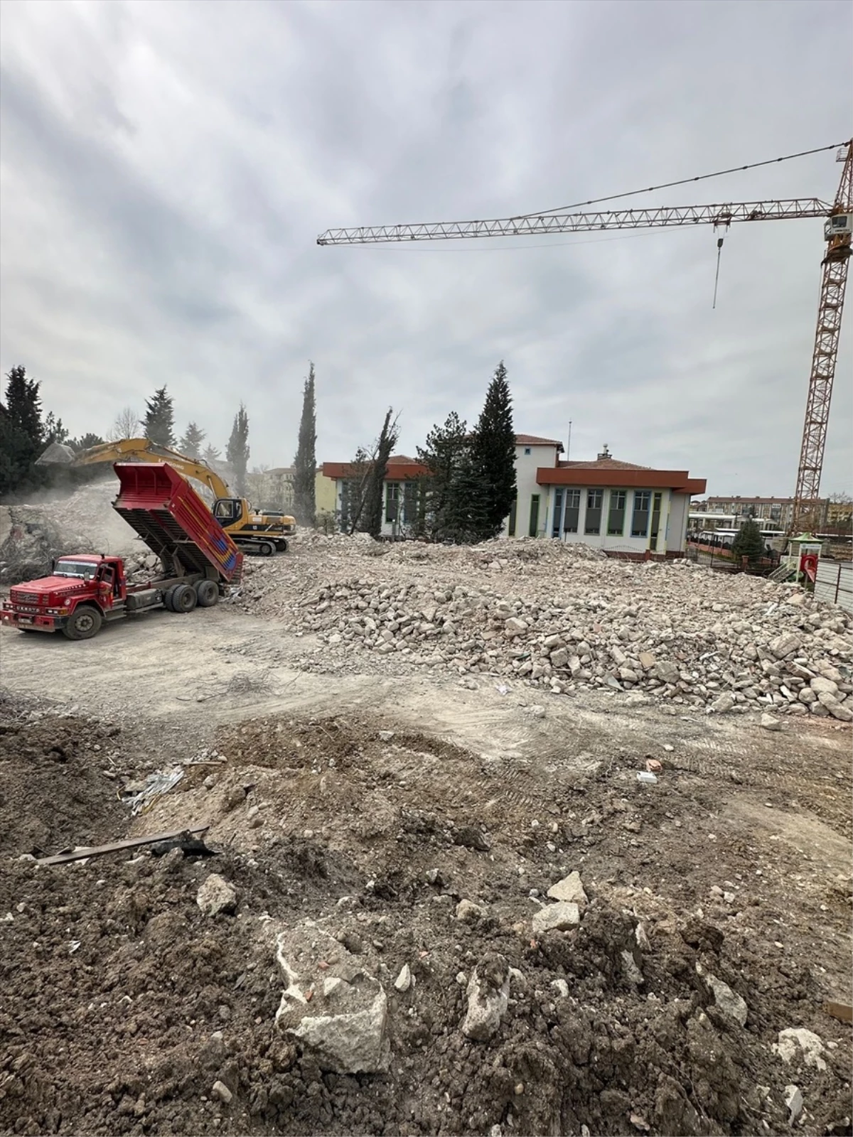 Edirne\'de depreme dayanıksız okul yıkıldı