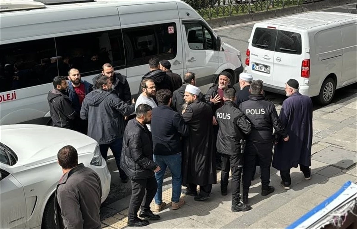 İstanbul Valiliği: Fatih\'te bir kadını darp edip dini değerlere hakaret eden kişi gözaltına alındı