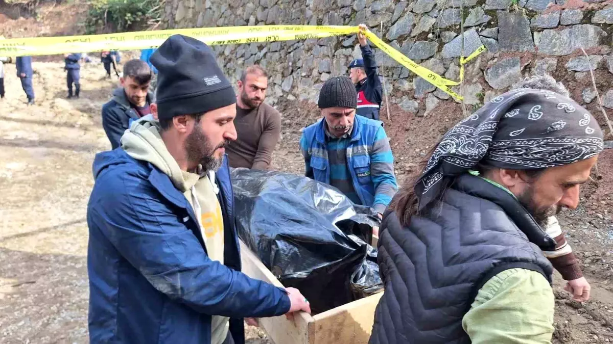 Trabzon\'da içme suyu isale hattı çalışması sırasında göçük: 3 işçi hayatını kaybetti