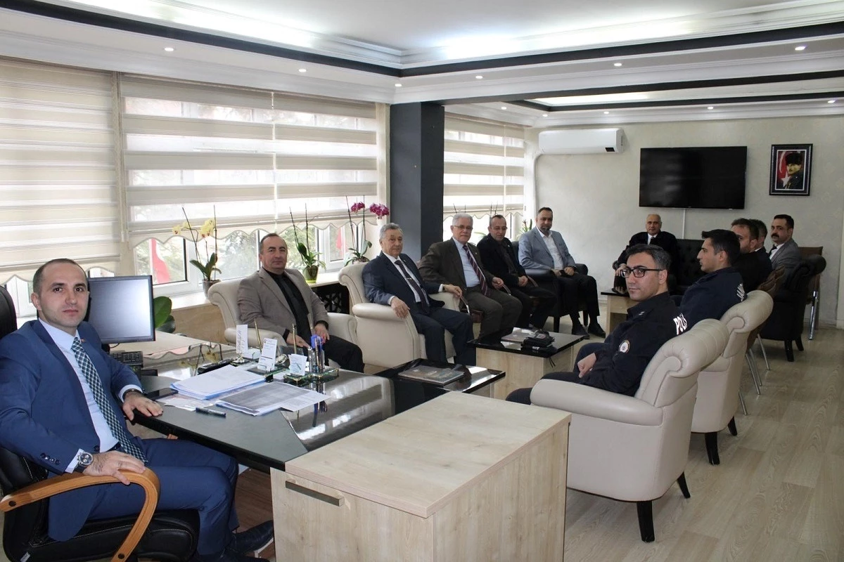 İskilip Kaymakamı Ramazan Polat, belediye başkan adayları ile toplantı yaptı